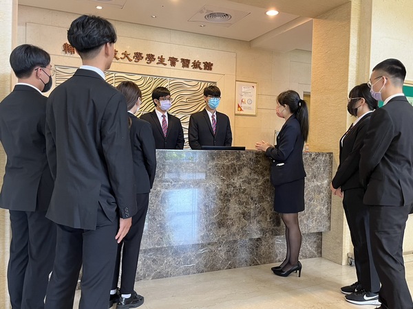 群英會館